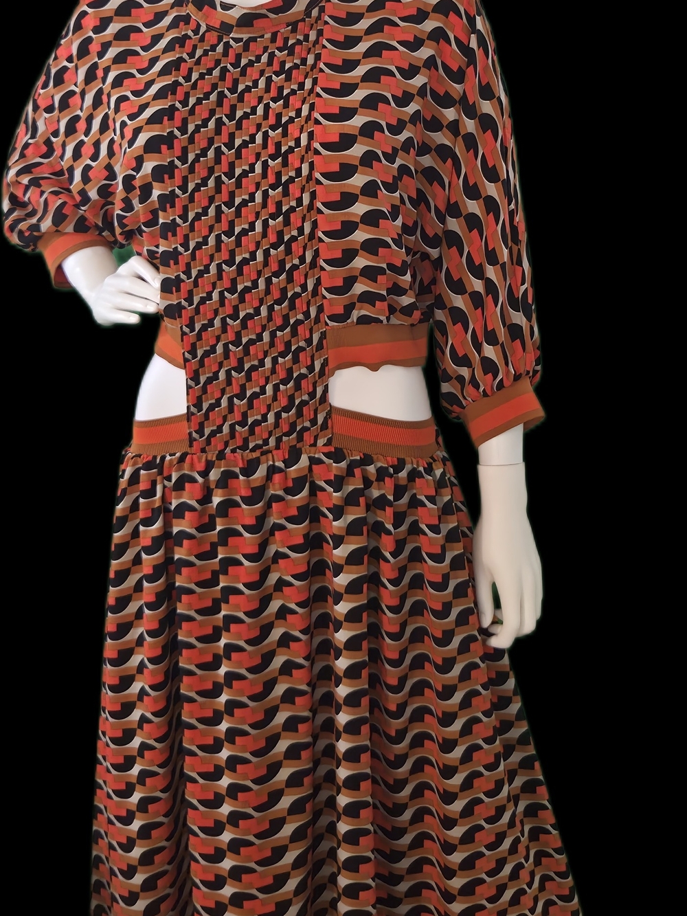 Gracia Retro Wave Maxi Dress in Red, Black & Tan